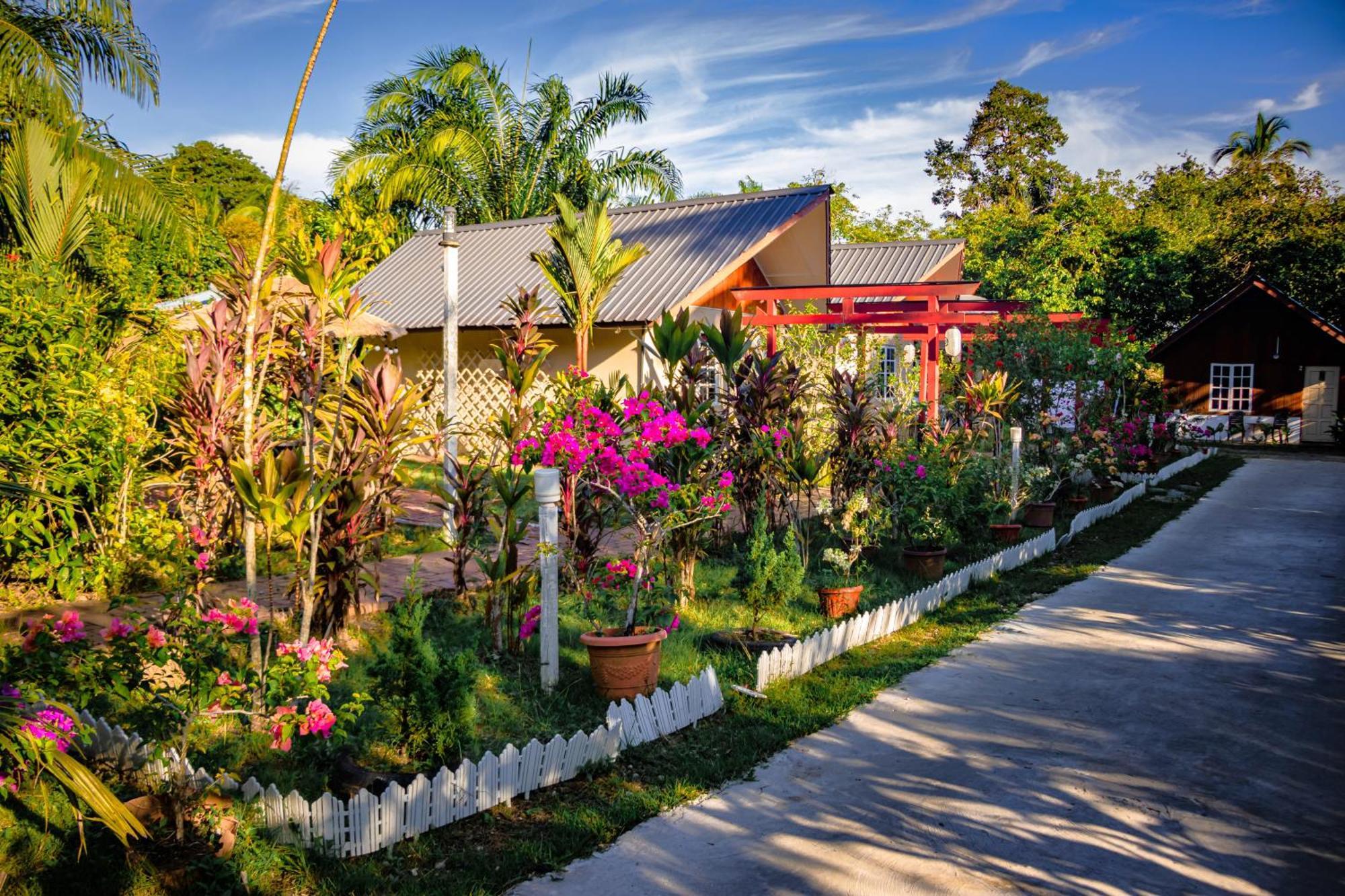 Timba Garden Free Town And Jetty Transport Hotel Semporna Exterior photo
