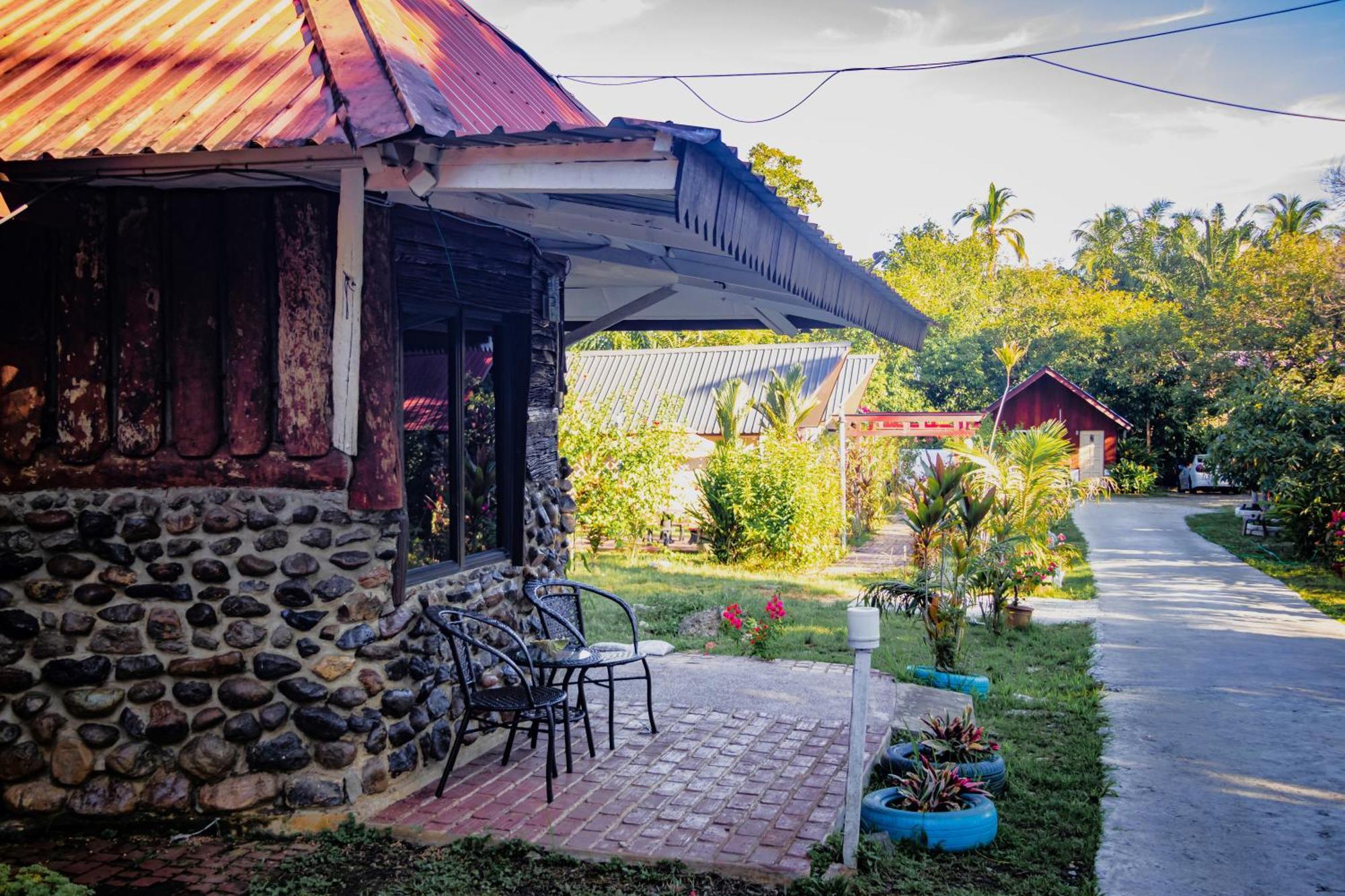 Timba Garden Free Town And Jetty Transport Hotel Semporna Exterior photo